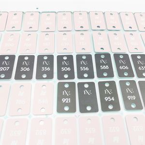 Etiqueta Rectangular de Plástico ABS con Impresión en Blanco y Negro y Número Secuencial para Colgar en el Guardarropa - Product Image 5