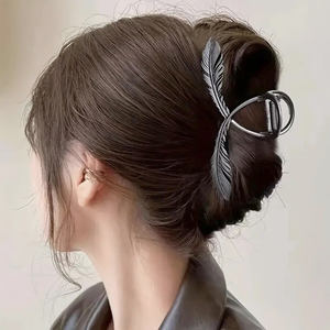 Grandes <span class=keywords><strong>pinces</strong></span> à cheveux 11.5cm à double plumes en relief Pince à cheveux en alliage de zinc Barrettes épingles à cheveux requin pour queue de cheval fille - Product Image 5