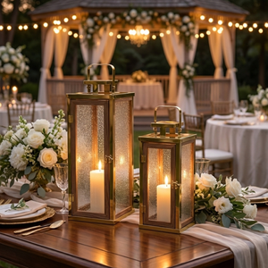 Lanternes décoratives en métal et bois en gros pour centres de table de mariage – Décoration de lanternes en bois et métal doré - Product Image 1