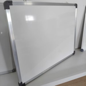 Lavagna Standard con Cornice in Alluminio da Parete, Superficie in Acciaio Laccato, Dimensioni Personalizzabili, Logo e Porta Penna Inclusi - Product Image 1