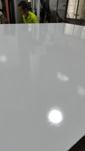 لوح ميلامين بتصميم عصري مقاس 4×8 بسطح لامع عالي اللمعان، من الألياف الخشبية E1 مقاوم للرطوبة لتزيين الأثاث الداخلي - Product Image 3