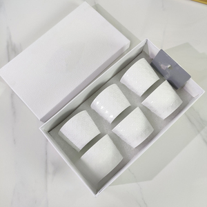 Taza de Té de Cerámica Moderna y Elegante con Exquisito Patrón de Enredaderas Tejidas, Taza de Agua Personalizada para Parejas, Taza y Platillo para Café - Product Image 5