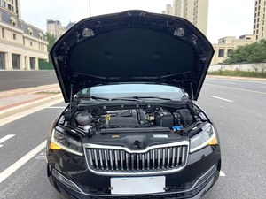 Coche Ejecutivo Seminuevo <span class=keywords><strong>2023</strong></span> <span class=keywords><strong>Skoda</strong></span> <span class=keywords><strong>Superb</strong></span> Luxury Facelift Motor Turbo Cuero R18 Bajo Kilometraje Espacio Inigualable Comodidad Listo para Entrega Inmediata - Product Image 4