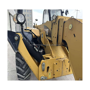 Chariot télescopique diesel CAT d'occasion TH414 4x4 tout-terrain avec pneus pneumatiques, commande en position debout, mât à trois sections et déplaceur latéral hydraulique - Product Image 5