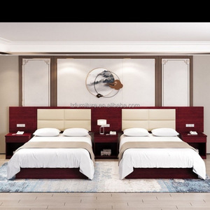 Ensembles de meubles de chambre d'hôtel économiques : Lits jumeaux en bois massif avec têtes de lit, tables de chevet et matelas pour hôtels 3 étoiles - Product Image 2