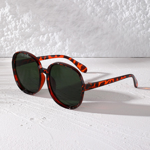 Lunettes de soleil rondes à monture intégrale, style streetwear, durables, unisexes, monture surdimensionnée, UV400, tendance et à la mode - Product Image 1