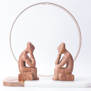 Ornamento Decorativo Moderno in Legno, Figura Astratta in Posizione Seduta Pensierosa per Ufficio o Casa - Product Image 6