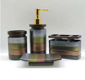 Set da Bagno di Lusso in Resina, Accessori Decorativi per Hotel 5 Stelle, Dispenser per Lozione, Design Retrò - Product Image 6