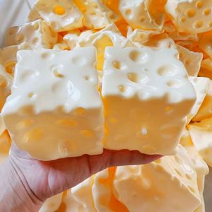 7 cm Rose Jaune DIY Squishy Skins en vrac, enveloppes de boules anti-stress en forme de fromage, avec couvercle, pour filles et garçons 14+ - Product Image 2