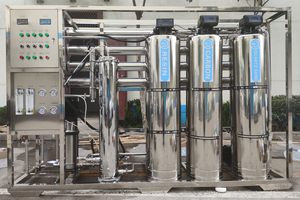 Petit équipement de traitement de l'eau d'usine eaux souterraines 2000L et système monophasé puits de rivière eau de pluie et eau de forage <span class=keywords><strong>RO</strong></span> ma - Product Image 5