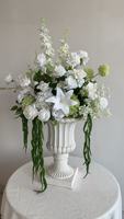 Luxuriöse Moderne Weiße Hochzeits-Blumenkugel Seiden-Lilien-Rosen Künstliche Blumen-Gestecke Säulen-Urne Veranstaltungsort-Empfangsdekoration