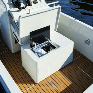 Catamarán de Fibra de Vidrio de 22 Pies, Nuevo Diseño, Doble Casco, Plataforma Autodrenante, para Pesca en Agua Salada y Servicio de Transporte Costero - Product Image 3