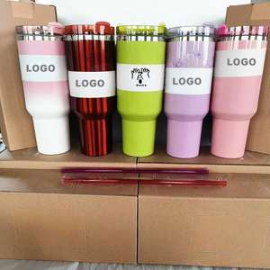 แก้วน้ำสแตนเลสพิมพ์ลายแฟชั่นแบรนด์ดัง H2.0 Stan ขนาด 40 ออนซ์ พร้อมหูจับและหลอดดูด เหมาะสำหรับใช้กลางแจ้ง ของขวัญสุดเท่ห์ ขายส่งราคาถูกจาก WOOW - Product Image 2