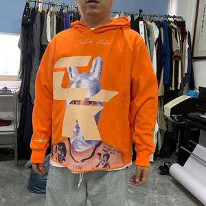 Fabricante Mayorista de Sudaderas con Capucha para Hombre, con Bordes Cortados, Estampado Puff Personalizado, Oversize y sin Dobladillo sin Rematar - Product Image 2