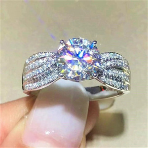 Anello di Lusso Rotondo da Donna, Gioiello Scintillante per Dito Indice - Product Image 2