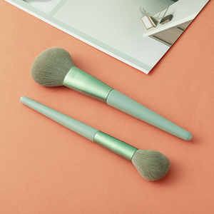 Productos cosméticos de moda Herramientas de maquillaje Cepillo redondo de buena calidad Mango de madera verde Cepillo resaltador portátil de gran tamaño - Product Image 5