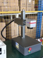 Prix du revendeur Marqueur laser 30W Gravure sur métal Machine de marquage laser à fibre