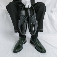 Italienische Herrenschuhe im Spitzenstil aus Glanzlackleder, Business-Schuhe mit Schnürverschluss, Formelle Oxford-Schuhe für Hochzeiten