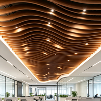 Panneaux de plafond en aluminium courbés décoratifs imperméables modernes pour les bureaux d'entreprise, les halls d'accueil