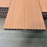 Planches de terrasse en WPC imperméables à trous ronds, co-extrudées, de haute qualité, pour l'extérieur