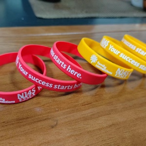 Bracelets en silicone écologiques simples et économiques, élastiques, avec logo et couleur personnalisés, bracelets de sport de marque XHL - Product Image 5