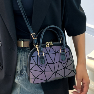 Nouveauté : Sac à main chic et élégant pour femme, style vintage, avec deux sangles et chaînes, design minimaliste, texture matelassée distinctive - Product Image 1