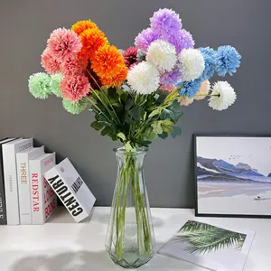 Chrysanthème artificiel en pompon à 4 têtes, économique et en gros, pour décoration <span class=keywords><strong>de</strong></span> mariage, Noël ou remise <span class=keywords><strong>de</strong></span> diplôme, fleur <span class=keywords><strong>de</strong></span> mariage - Product Image 1