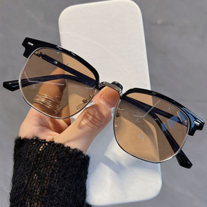 <span class=keywords><strong>Occhiali</strong></span> <span class=keywords><strong>da</strong></span> <span class=keywords><strong>vista</strong></span> fotocromatici a mezza montatura Vintage <span class=keywords><strong>con</strong></span> lenti a luce blu per donne/uomini <span class=keywords><strong>occhiali</strong></span> per Computer montature nere - Product Image 2