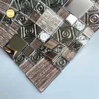 Offre Spéciale en verre cristal forme carrée mélange de verre décoration murale mosaïque en métal