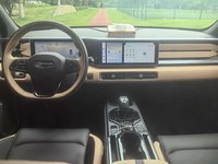 2025 untuk ICON 1 Turbo SUV Setir Kiri Roda Alloy 18 Inci Jok Kulit Imitasi Kendaraan Keluarga