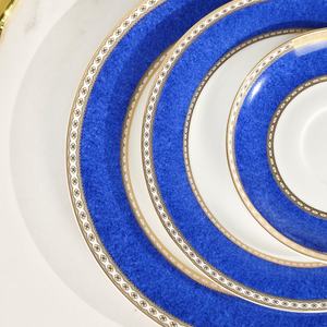 Vente en gros de services de table en porcelaine dorée de luxe sur mesure, collection spéciale d'assiettes et de bols en céramique personnalisés pour hôtels - Product Image 4