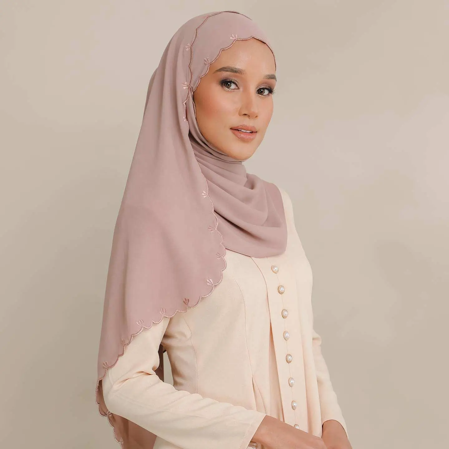 Grosir wanita jilbab Islam syal Muslim dan bungkus dicetak syal jilbab bordir