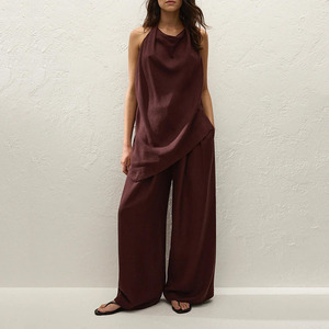 Комплект из двух предметов: асимметричный топ с открытыми плечами и брюки с высокой талией и широкими штанинами для высоких женщин - Product Image 1