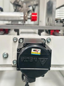 Scie à découper les coins de profilés en aluminium pour portes et fenêtres, contrôlée par PLC automatique, avec alimentation 380V, pour le traitement des fenêtres en aluminium - Product Image 6