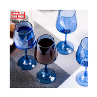 Verre à vin en verre coloré bleu cobalt SUNYO pour fête de Noël, durable, personnalisé, en gros, motif cerise rouge tournante