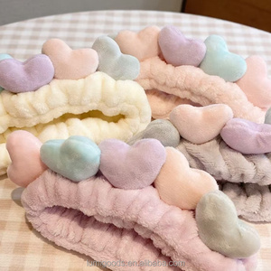 Fascia per Capelli Elastica in Morbido Pile Corallo con Design a Cuore per Bambine, Ideale per Lavare il Viso - Vendita all'Ingrosso - Product Image 3
