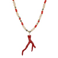 Collier Bohème Tendance en Laiton Plaqué Or avec Perles en Résine Acrylique et Pierres Naturelles, Corail Ivoire, Idéal pour la Plage et le Bord de Mer