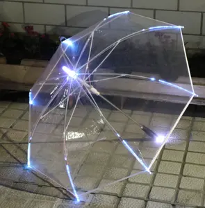 新しいデザインPOEクリア半透明雨LEDハンドル点滅カラフルな発光傘