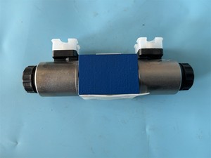 R900953654 4WRA6V30-2X/G24N9K4/V-589 วาล์วควบคุมทิศทางไฮดรอลิกแบบสัดส่วน NG6 315 บาร์ มีสินค้าในสต็อก จัดส่งรวดเร็ว - Product Image 5
