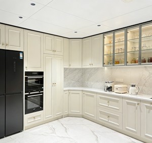 High-End Shaker-Style Solid Wood Kitchen Cabinet Luxury Custom Modular Design With Glass-Front Accents & Gold Hardware - Product Image 2