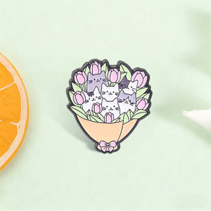 Broche en émail motif chat mignon et bouquet de tulipes, broche chat dessin animé et fleur pour la décoration de sac à dos - Product Image 1