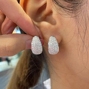 Pendientes de Aro de Oro Blanco con Diamantes Teal Lan, Engaste Pavé, Corte Brillante Redondo, Lujo para Uso Diario de Mujer - Product Image 6