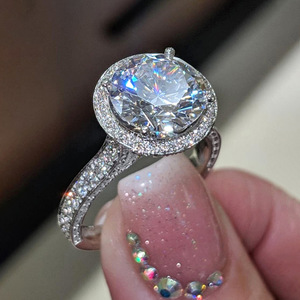 Anello da donna con zirconi micro-incastonati geometrici, brillanti e di lusso, per matrimonio e fidanzamento - Product Image 4