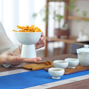 Plato de cerámica china con base alta para frutas, redondo, de porcelana, estilo tradicional, para servir aperitivos y postres en fiestas. - Product Image 2