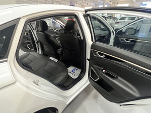 รถยนต์มือสองขายดี ปี 2021 ขึ้นไป 1.4T CVT รุ่นพรีเมียม Geely Emgrand GL - Product Image 5