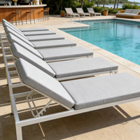 Chaise longue d'extérieur en aluminium Yoshen avec dossier réglable et coussin imperméable pour piscine/patio