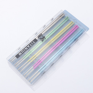 Palillos de titanio puro, 2 piezas, antideslizantes, con aislamiento térmico, para uso doméstico y exterior - Product Image 2
