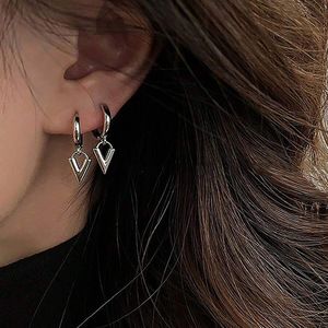 Orecchini Geometrici a Triangolo per Donne e Uomini, Gioielli Unisex Moderni e di Tendenza - Product Image 6