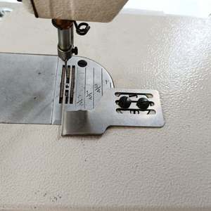 NOUVEAU Pièces détachées <span class=keywords><strong>pour</strong></span> machine à coudre Dark Line Of Pitfall <span class=keywords><strong>Baffle</strong></span> Iron Sheet Gauge With Presser Foot - Product Image 2