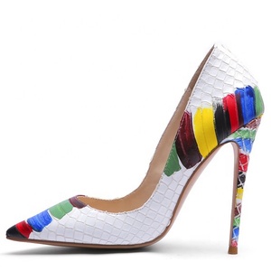 Escarpins à talons hauts pour femme, grande taille 45, à bout pointu, style stiletto, motif graffiti artistique coloré, pour soirée et occasions habillées - Product Image 4